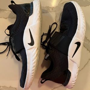 Nike women’s size 10 tennis shoe